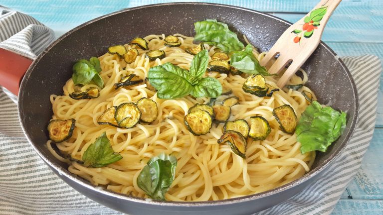 Gli spaghetti alla Nerano, tra le nuove e nostre proposte, senza rivisitazioni con panna, per essere novità, con la vera ricetta da ritorno al passato