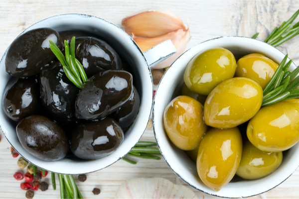 Per maggior sapore fresco utili le olive verdi e nere che sono tra i nostri prodotti