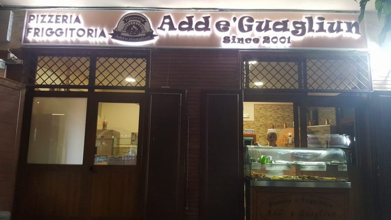 Il DiretTour nel giro di consegne gusta la Pizza della Pizzeria Add e Guagliun a Mugnano