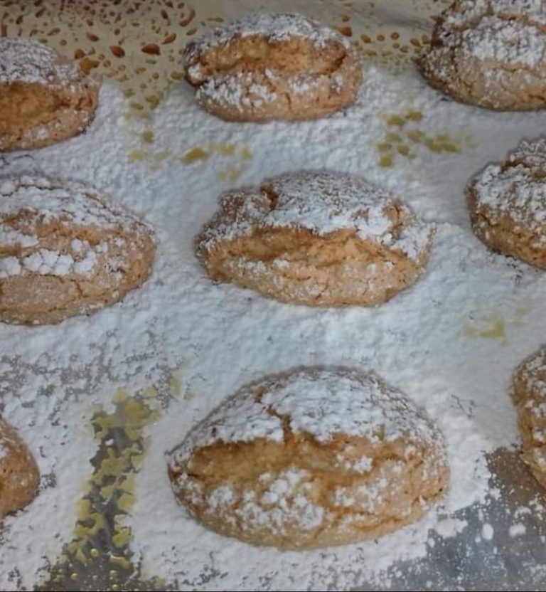 Per chiacchiere tra amici ed un caffè con Ingegno da Pastry Chef ecco dei fragranti e soffici biscotti alle mandorle