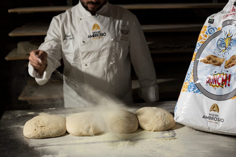 La farina “Crunchy” dei Molini Ambrosio tra i nostri prodotti, per la produzione di pinse, pizze in pala e napoletana ugualmente croccanti