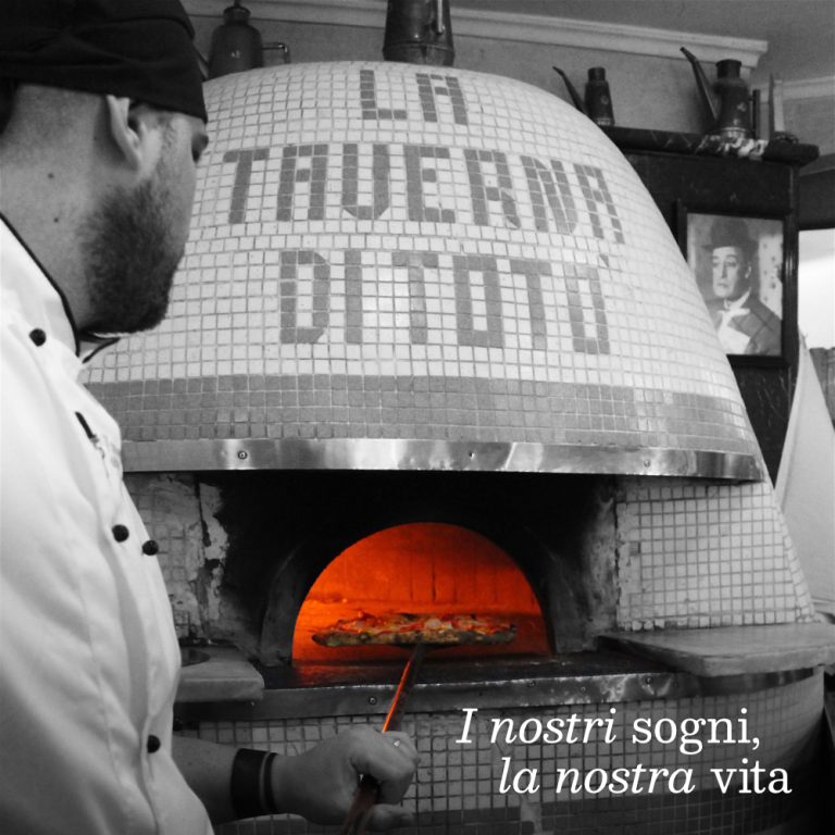 La Pizza Nerano della Pizzeria La Taverna di Totò, in un forno sempre acceso e caldo e tradizione non accetta panna ma solo zucchine croccanti come chips, per essere crunchy
