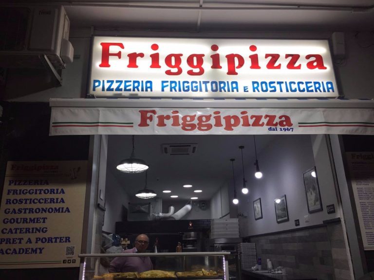 Friggipizza, l’unione di Pizzeria, Friggitoria e Rosticceria, da Fast food per itinerari a Fuorigrotta