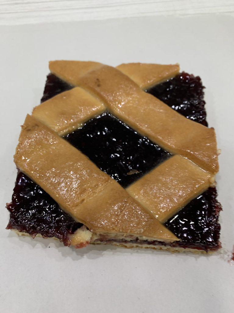 Un DiretTour al Panificio Picardi, per scoprire che non è solo gusti salati, con taralli, pagnottielli, pizzette, è buona anche la crostata, come da Pasticceria