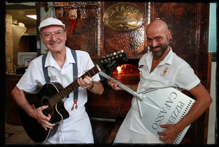 Il menù della Pizzeria Cafasso è un viaggio, con “accompagnamento” in Pizze, da ben cinque generazioni