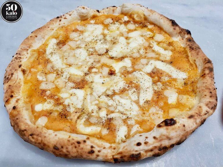 “Pizza e patate” alla Pizzeria 50 Kalò di Ciro Salvo, permette che la pasta e patate, con gusto, conviva con la Pizza