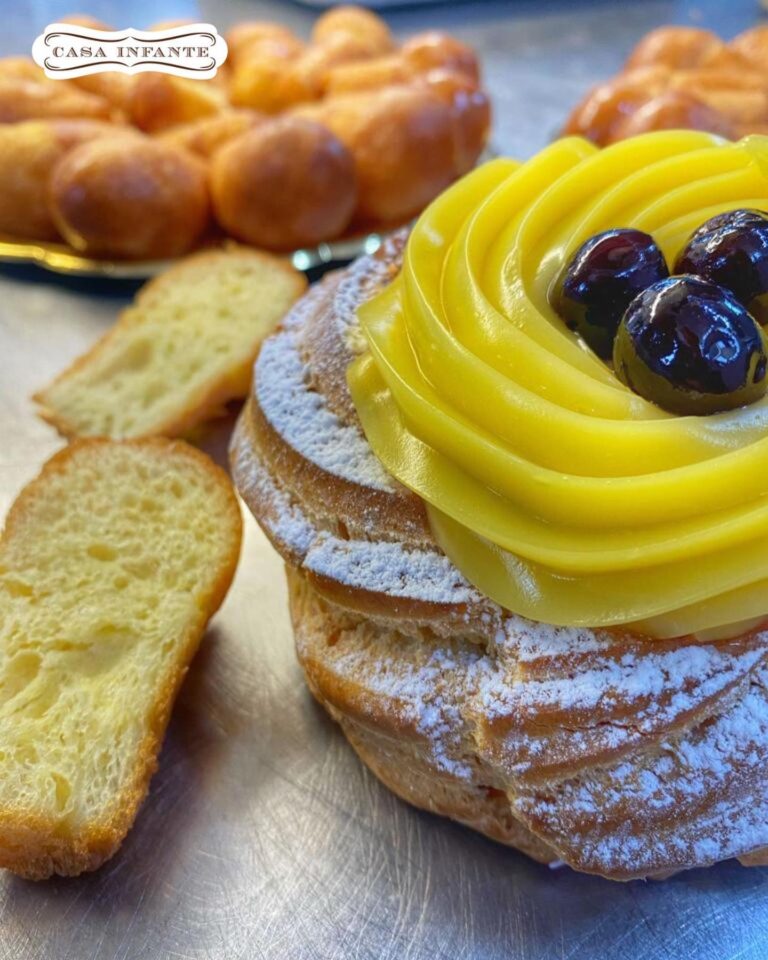 Alla Pasticceria Casa Infante, con Babà e Zeppola, il Regno di Napoli in versione dolce