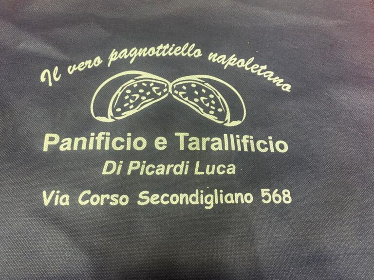 L’arte bianca al Panificio & Tarallificio Picardi  fa ancora spazio al dolce dall’essenza salata in una crostata all’albicocca