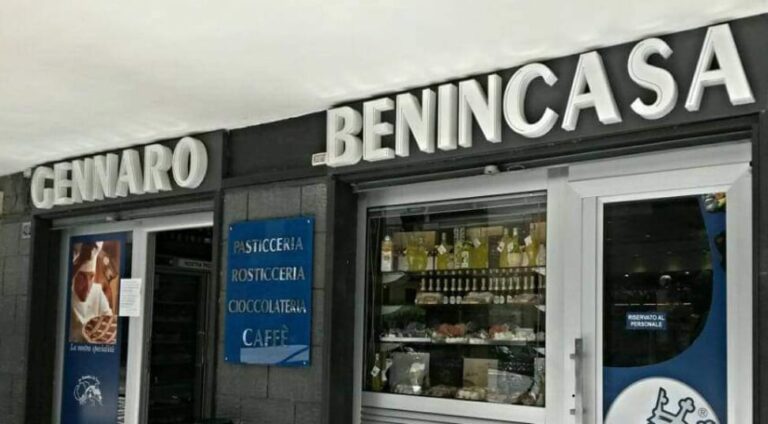 Al Bar Pasticceria Gennaro Benincasa buoni dolci fanno compagnia ad un medesimo Caffè