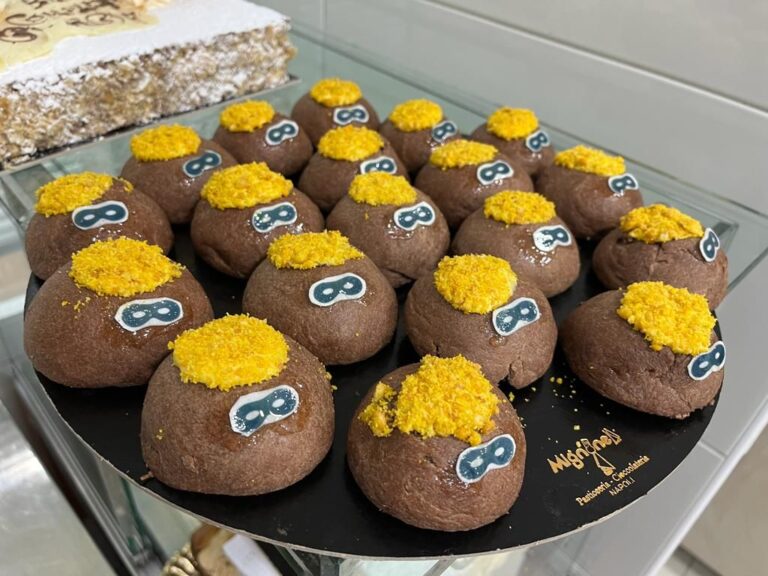 Alla Pasticceria Mignone, arriva la bomba Oshimen, gusto veloce ed intenso, proprio come l’attaccante, della squadra Calcio Napoli