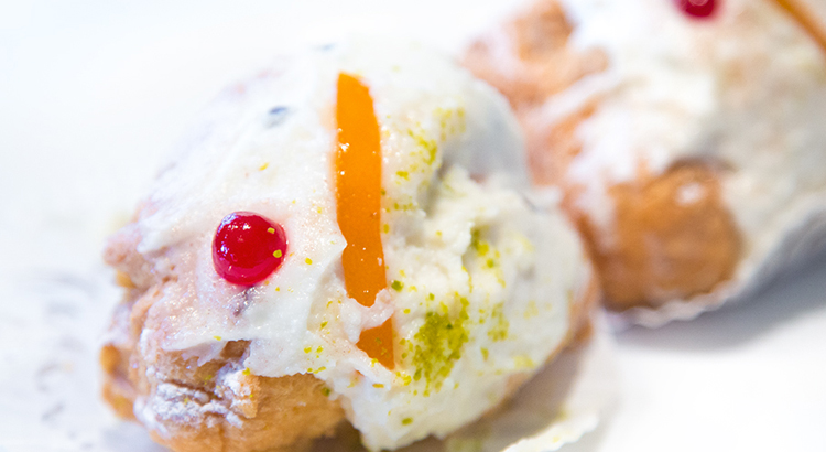 Come la Zeppola napoletana anche la Sfincia siciliana ha scritto uno Storytelling del food per celebrare S. Giuseppe nella festa del Papà