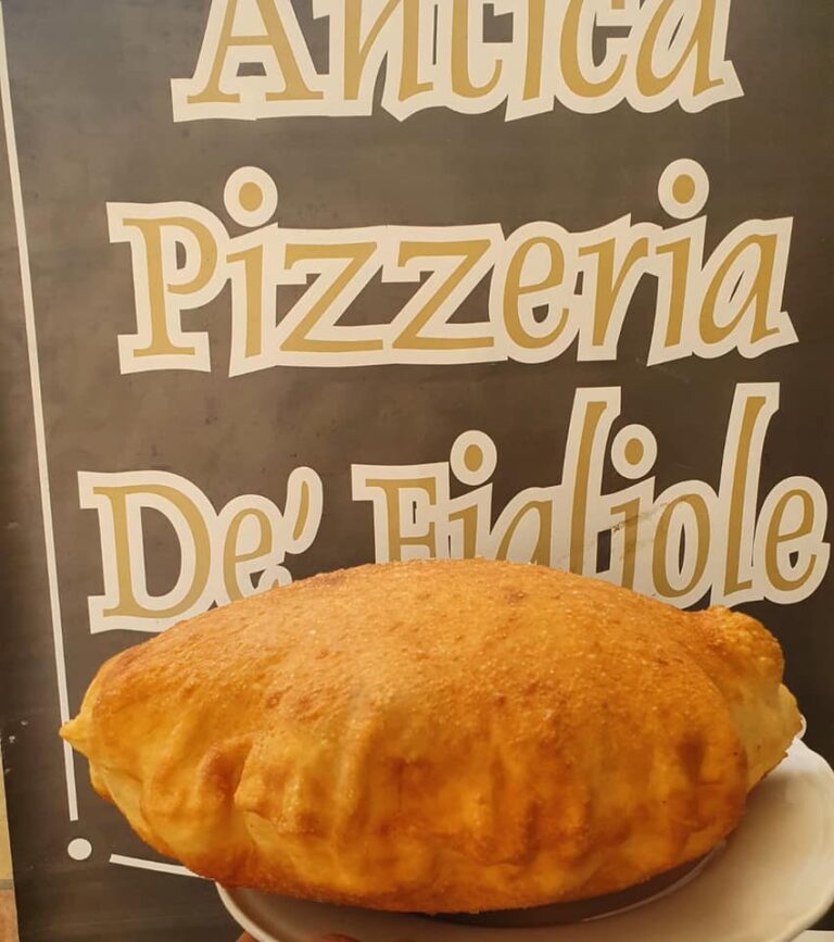 Il DiretTour va di varia Pizza fritta alla Pizzeria De’ Figliole F.lli Apetino ma con la guida di Carmine Apetino
