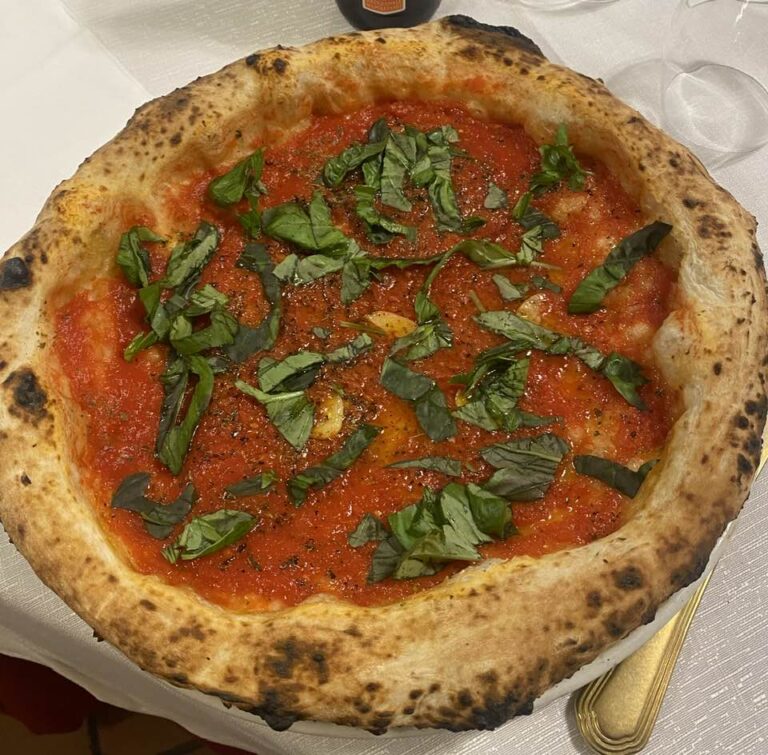 Paradossalmente la Pizza Marinara, napoletana, nella semplicità di ingredienti nasconde difficoltà